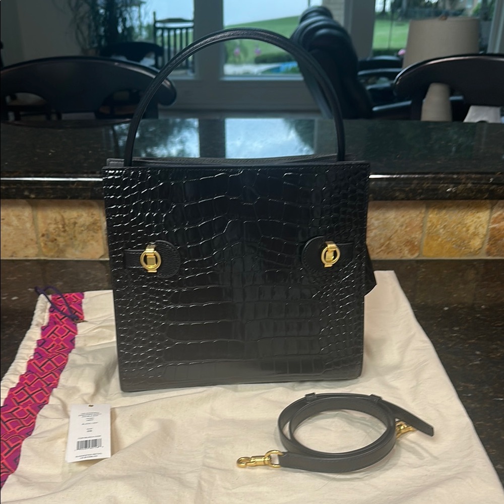 Tory Burch Black Crocodile Texture Shoulder Bag
Lee RADZIWILL - Picture 2 of 6